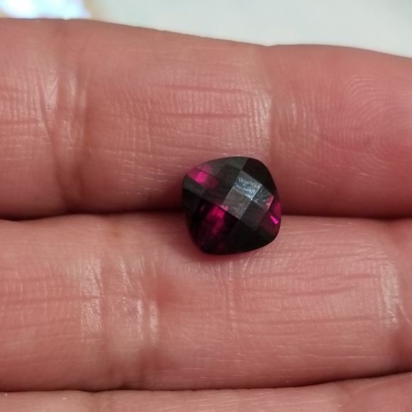 3 carat natural Rhodolite garnet checkered loose gemstone - Picture 16 of 16
